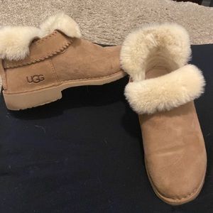 Ugg Elisa short boot size 8.5 women’s brand new.